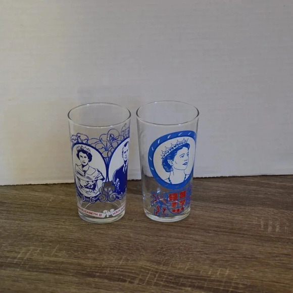 Vintage  HRH Queen Elizabeth II Glasses - Picture 5 of 9